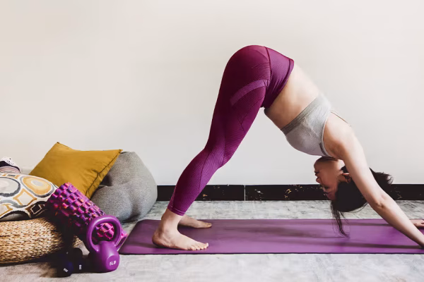 5 Latihan Yoga yang Fokus pada Kesehatan Pinggang 5 Latihan Yoga yang Fokus pada Kesehatan Pinggang