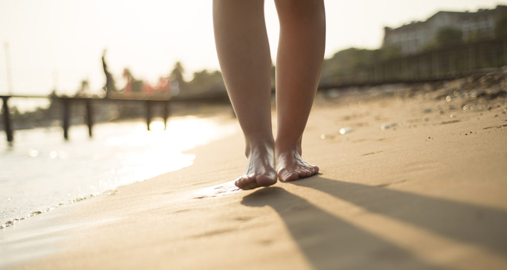10 Cara Menenangkan Kaki Setelah Berjalan Jauh