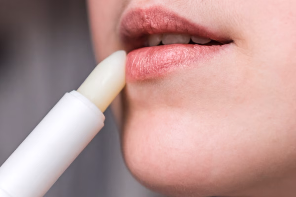 5 Tips Make Up agar Bibir Tidak Mudah Kering 5 Tips Make Up agar Bibir Tidak Mudah Kering