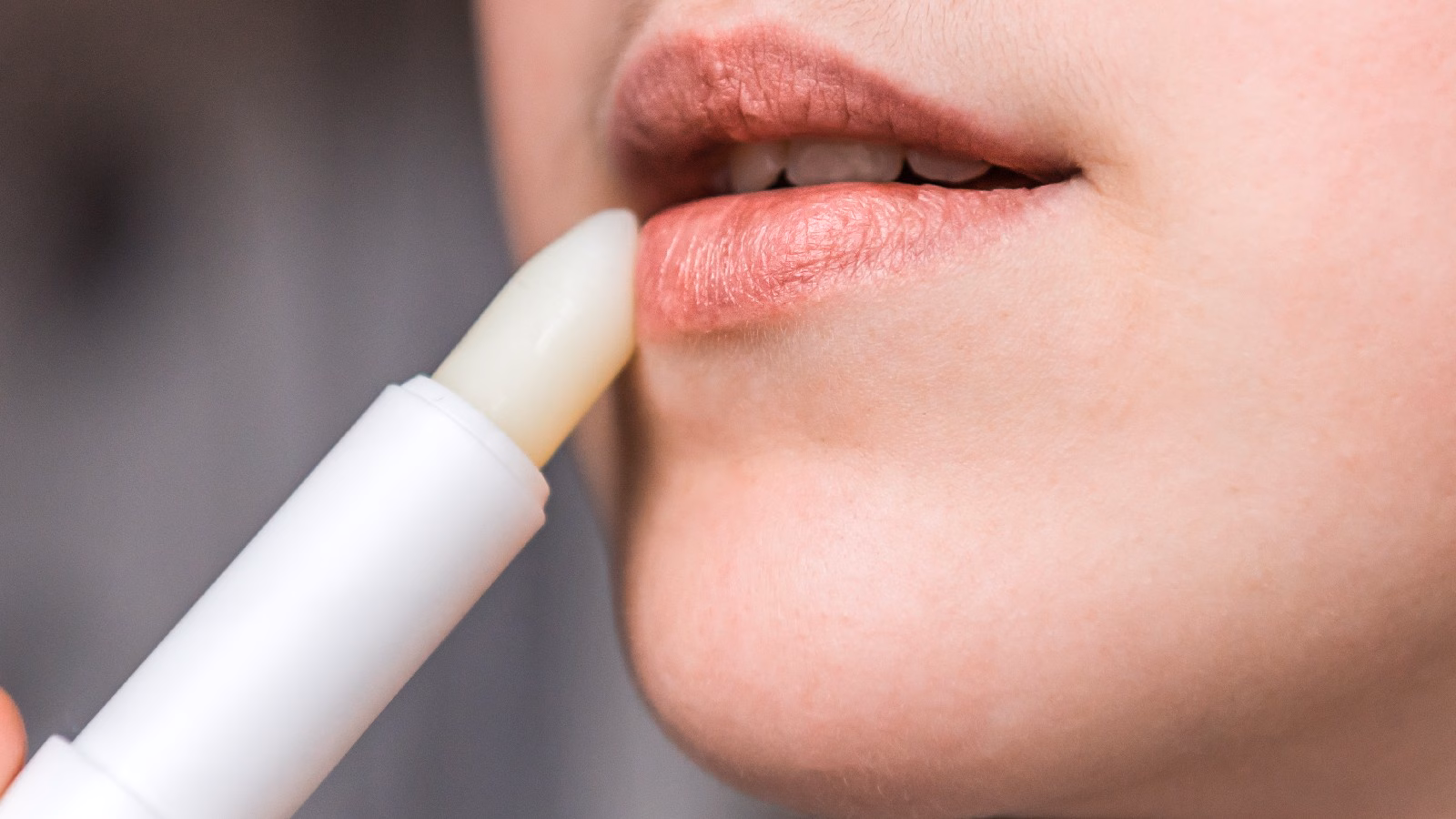 5 Tips Make Up agar Bibir Tidak Mudah Kering