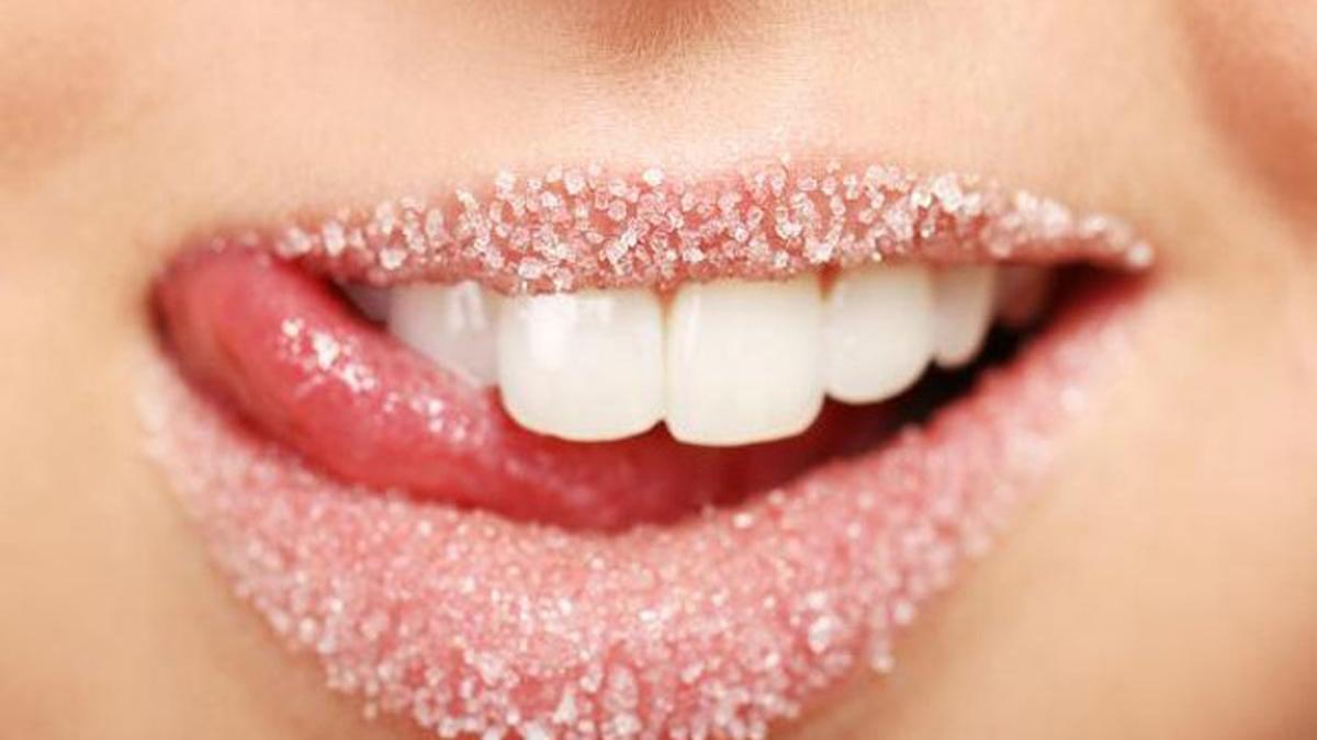 5 Masker Alami untuk Menutrisi Bibir Kering